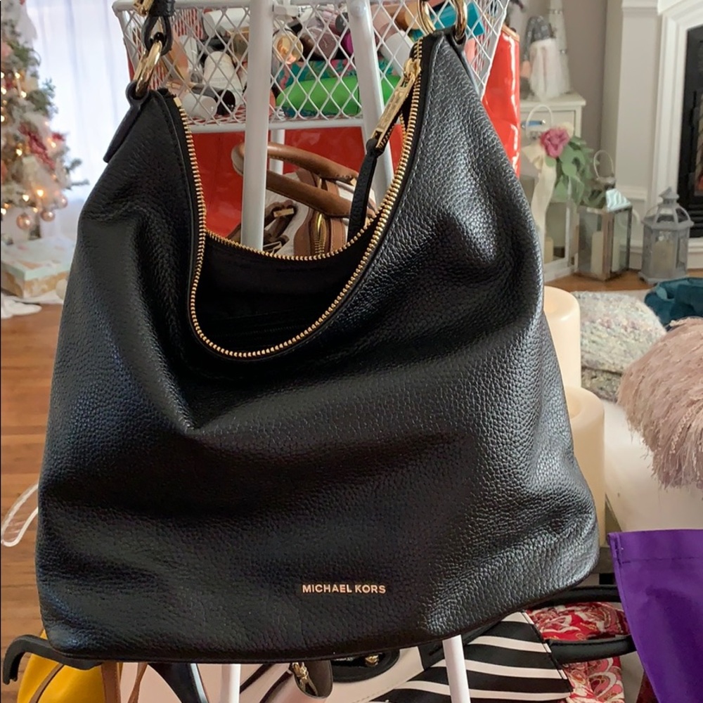 MICHAEL KORS BLACK PEBBLED HOBO